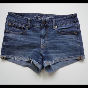 AEO Low Rise Distressed Hem Shortie Shorts Size 8